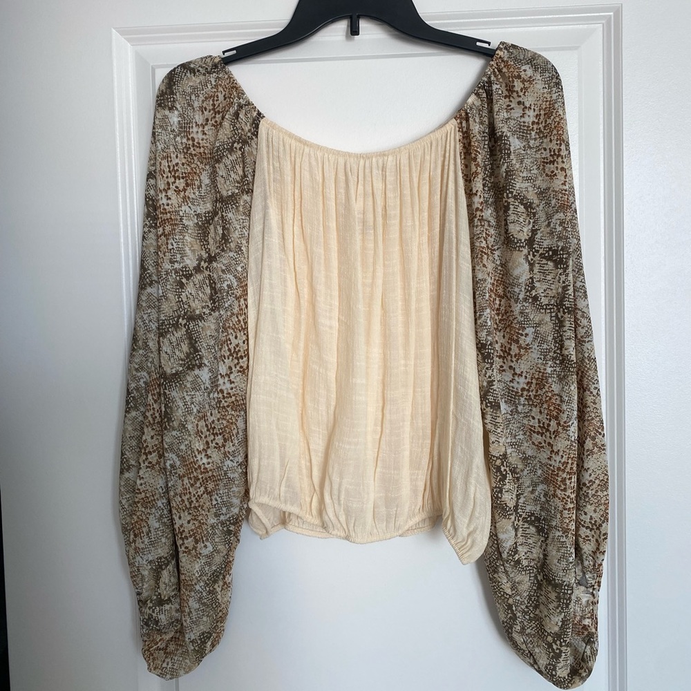 Boutique “Blu Pepper” blouse with printed sleeves